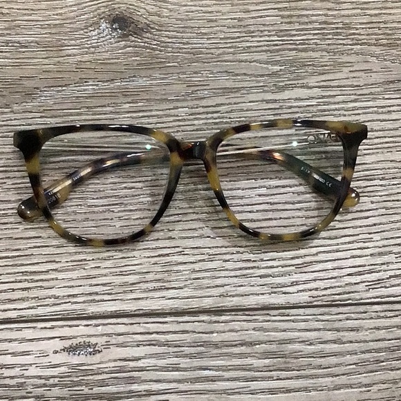 Kenzo Tortoise/Gold KZ500041 056
Eyeglasses Frames - Picture 1 of 7